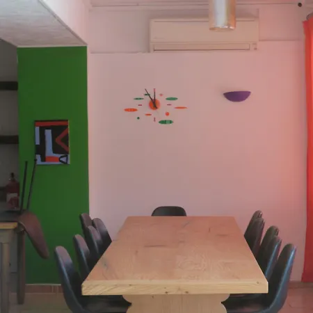 אורחן De La Petite Casserole Revest-des-Brousses